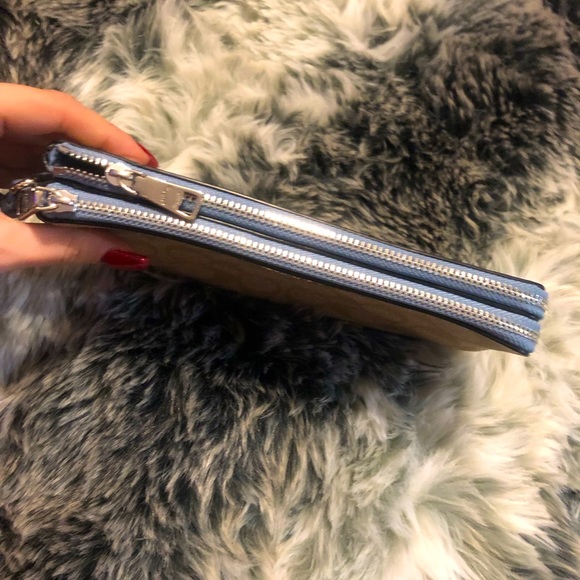Coach Wristlet 👜 - Picture 2 of 4